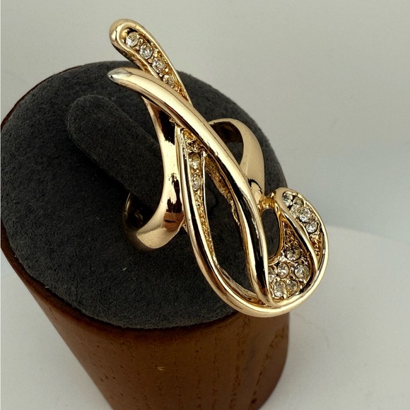 Source Unknown Jewelry - Elegant Gold Plated Swirl Ring with CZ Stones Size 8